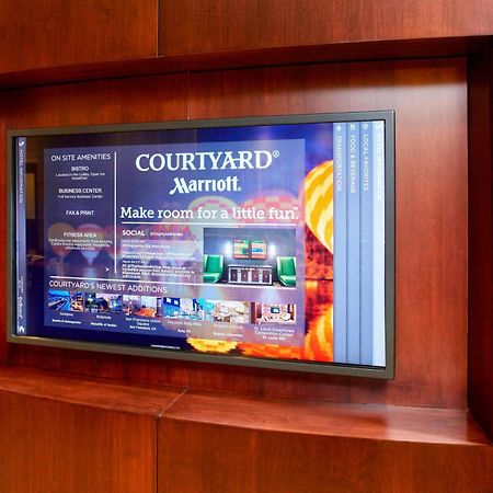 Courtyard Hamilton Hotel Exterior photo